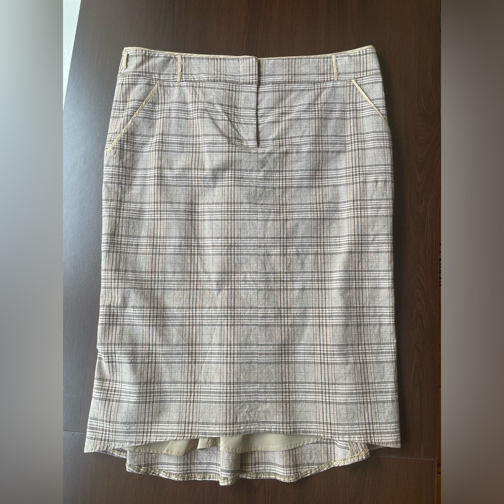BCBG light neutral beige/light brown, size 8